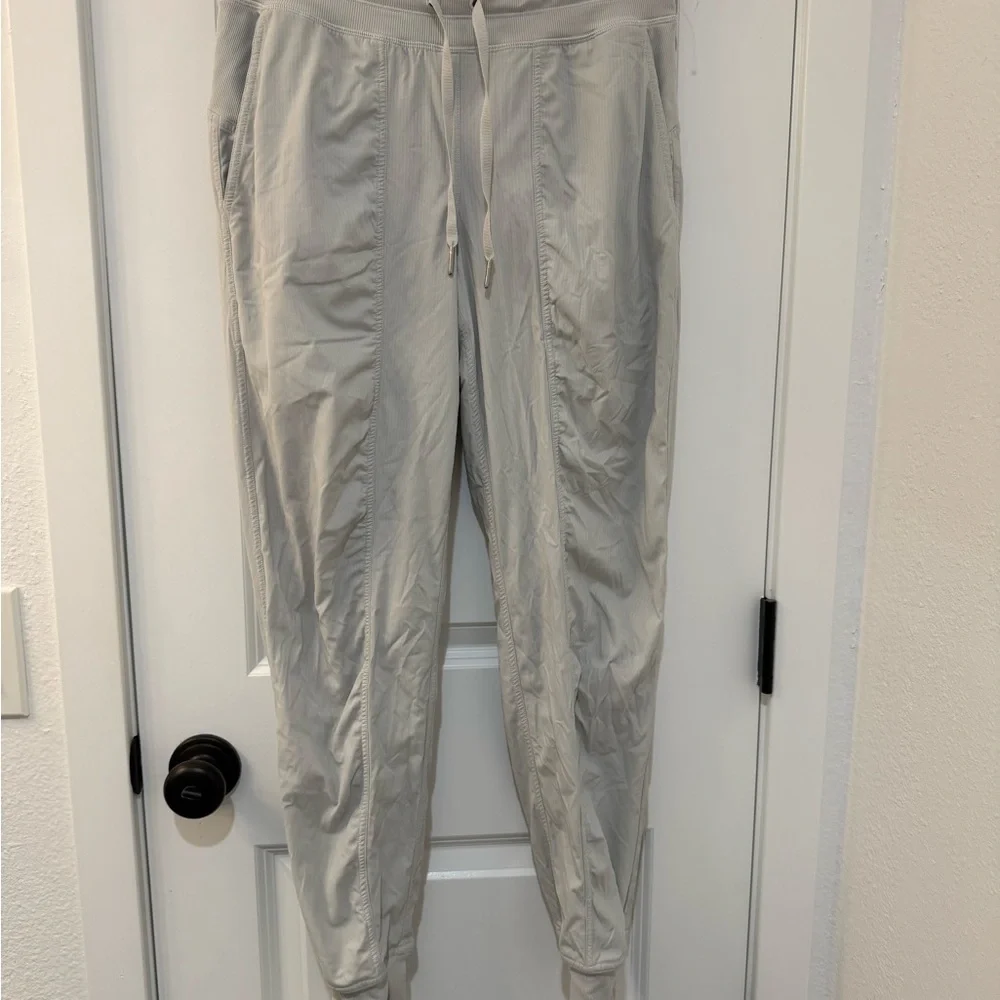 LuLulemon Jogger Pants Gray/White size 6 - Picture 1 of 6